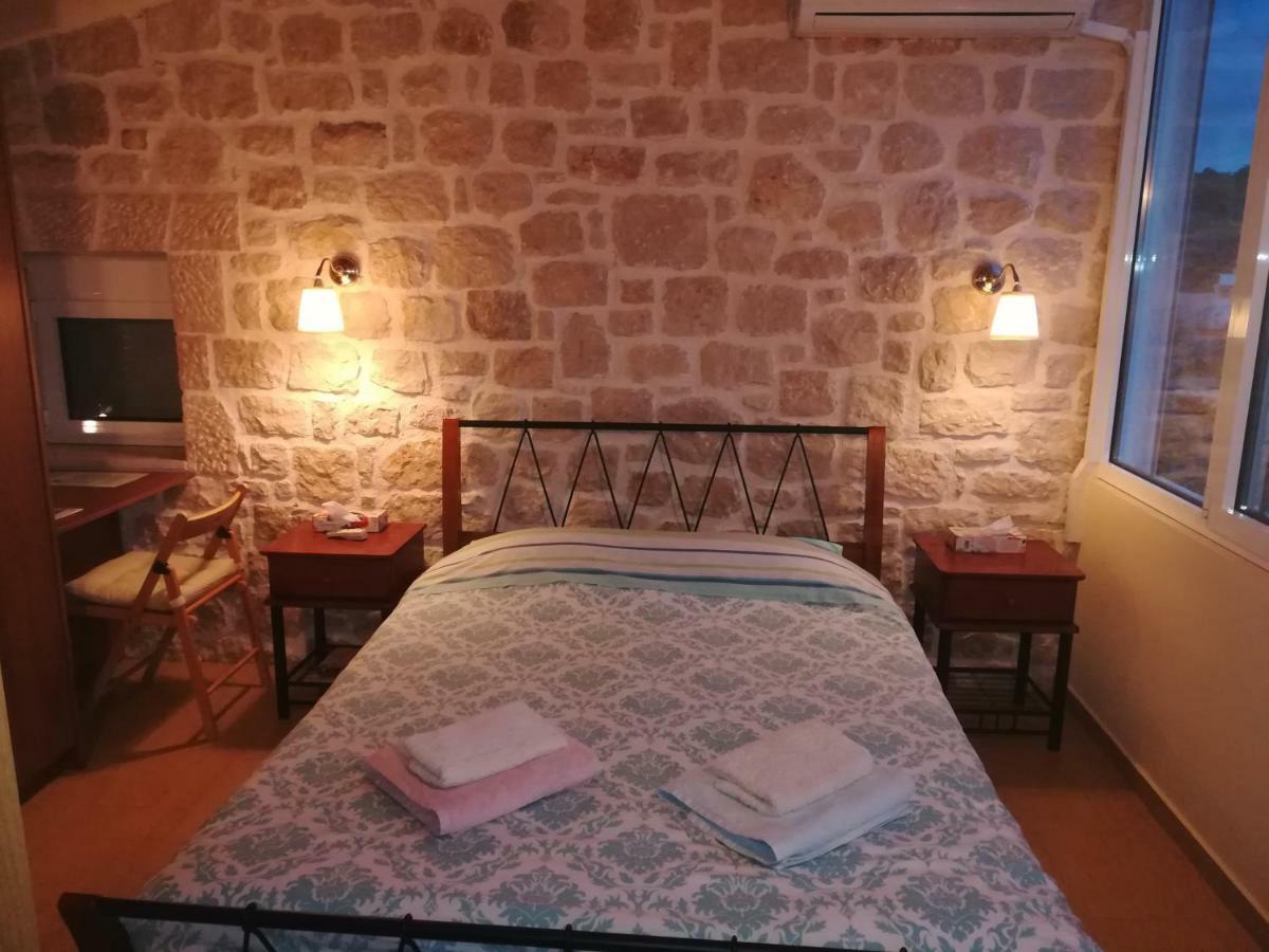 Вилла Stone House In Olive Grove Толон Экстерьер фото
